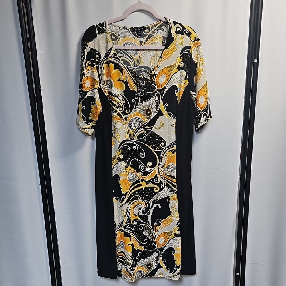 Chic Paisley Dress with Black and Yellow Accents